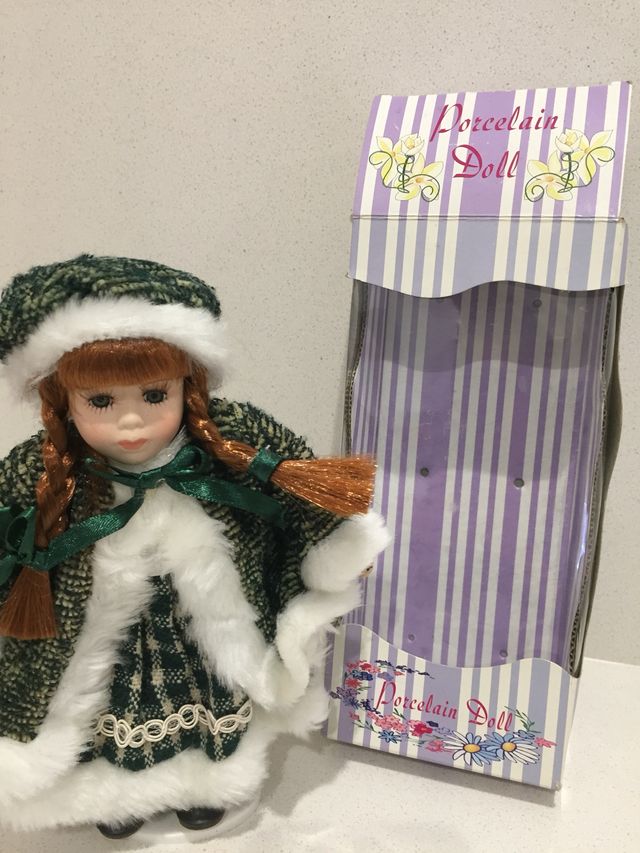 Muñeca de porcelana "Porcelain Doll"