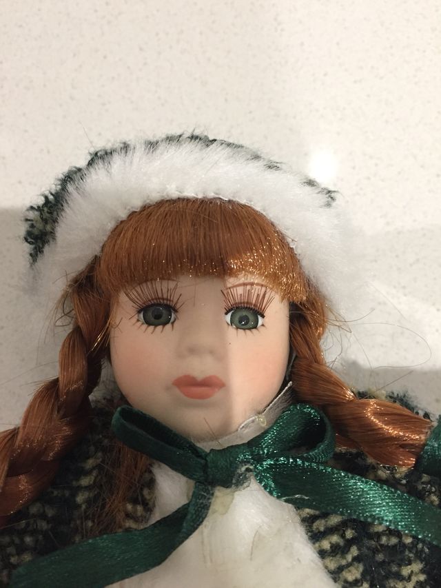 Muñeca de porcelana "Porcelain Doll"