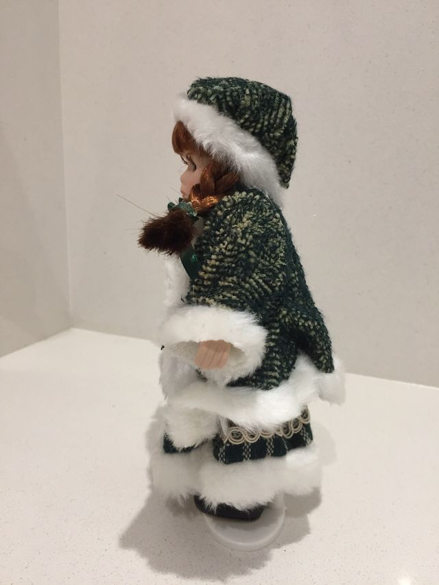 Muñeca de porcelana "Porcelain Doll"