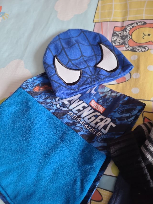 Gorra y polares cuello