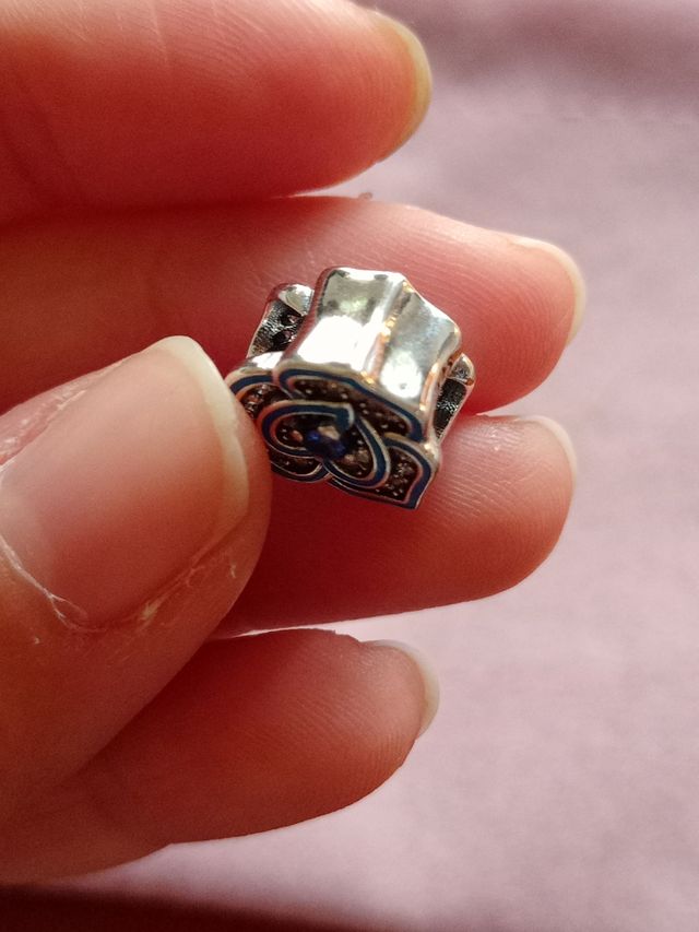 Charm Flor azul de plata de ley