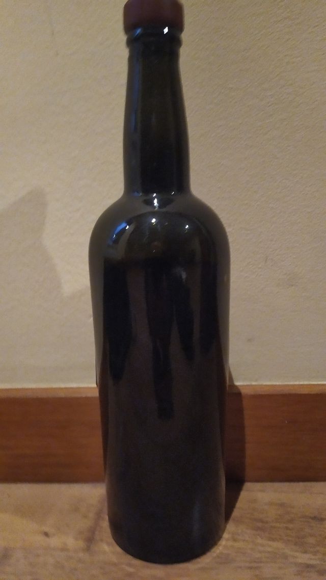 Botella antigua Mackenzie & Co. Ltd. Tres cortados