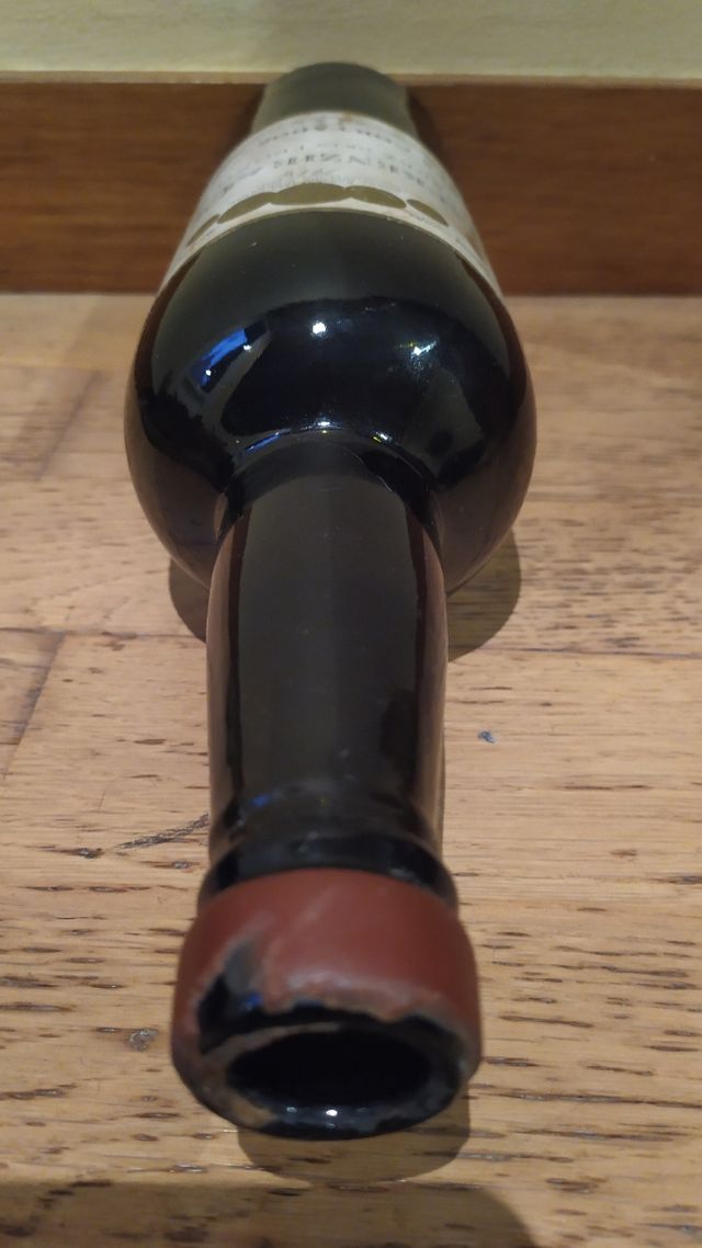 Botella antigua Mackenzie & Co. Ltd. Tres cortados