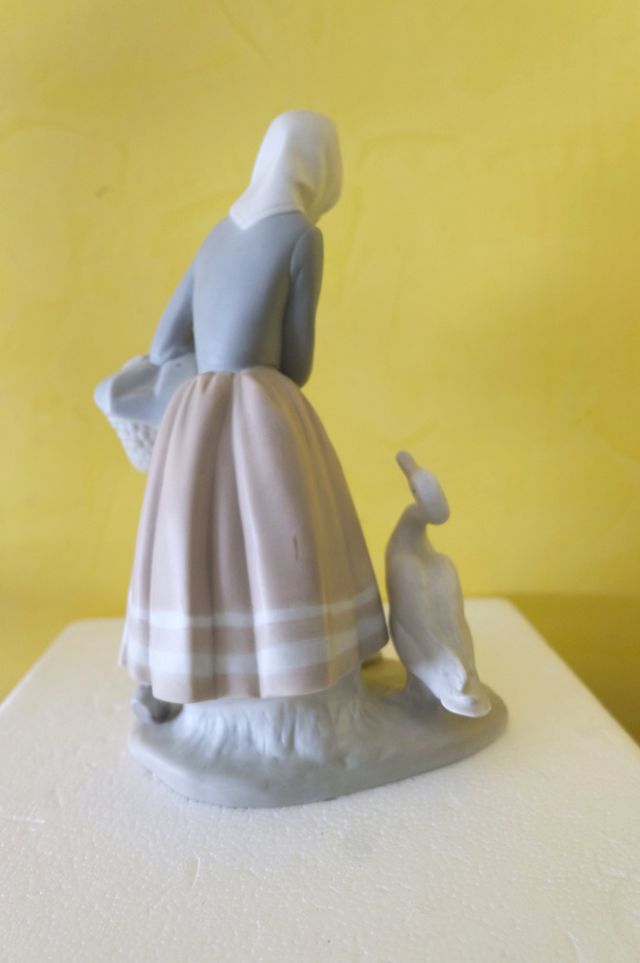 Figura de porcelana Lladró Niña con ocas