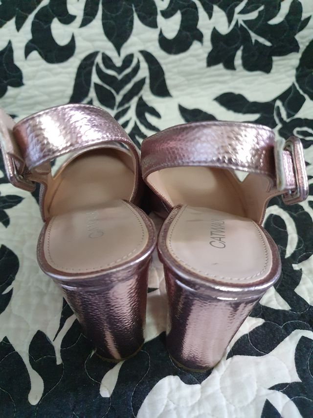 zapatos tacón Rosa charol número 39