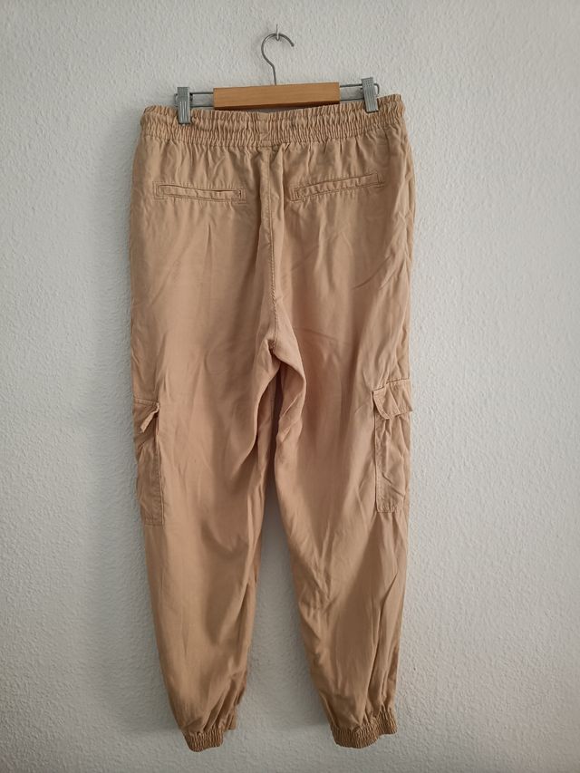 Pantalón cargo Beige