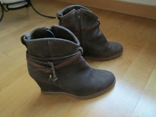 Botines de piel con cuña