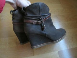 Botines de piel con cuña
