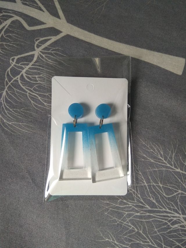 pendientes de resina