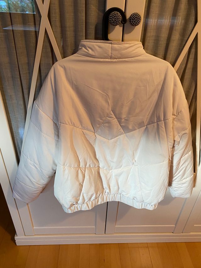 Cazadora acolchada Stradivarius Talla L