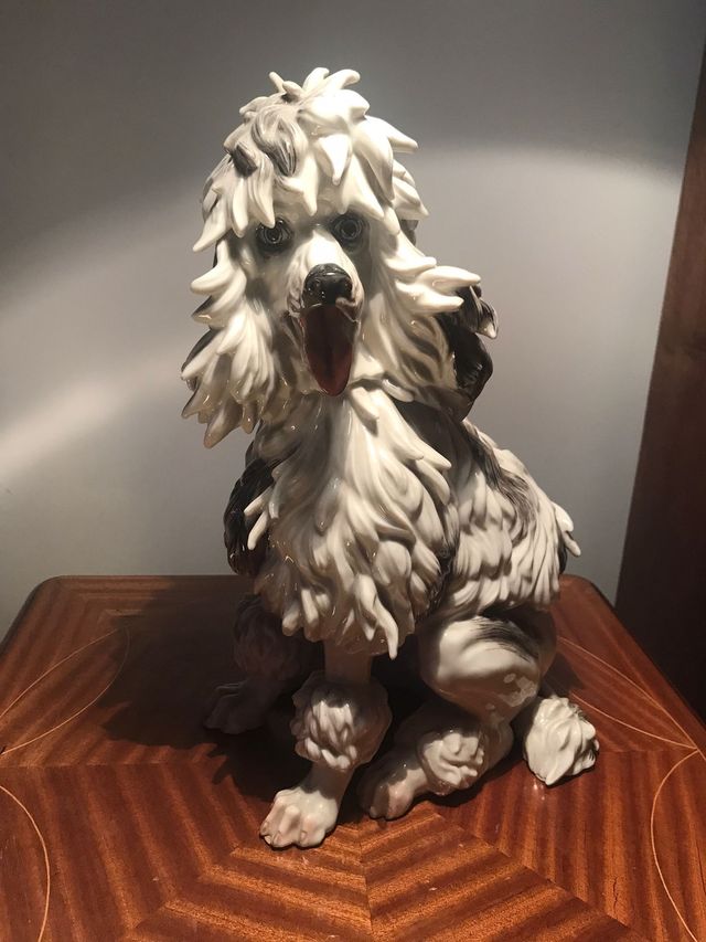 Perro en porcela Alcora M 2070 , altura 34cm
