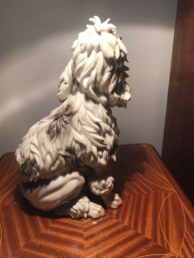 Perro en porcela Alcora M 2070 , altura 34cm