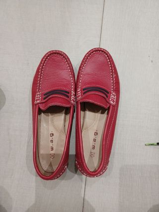 Zapatos de vestir.  