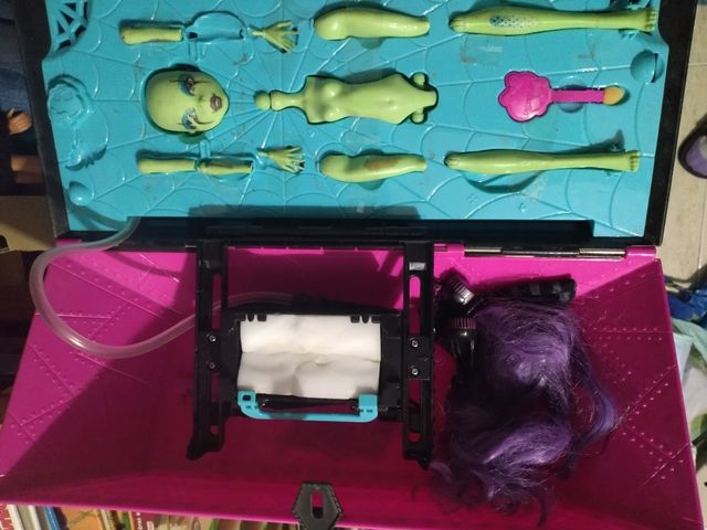 MONSTER HIGH el ATAÚD + LOS TATOOS+muñeca

