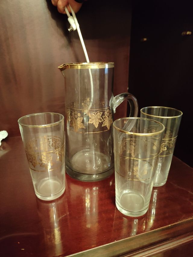 cristalería de jarra y vasos