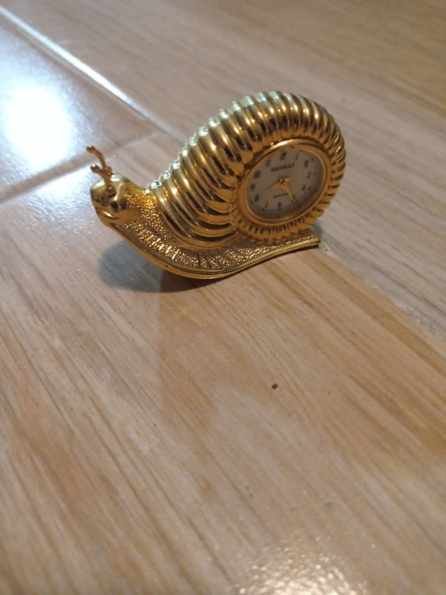 Relojes dorados metal pequeños