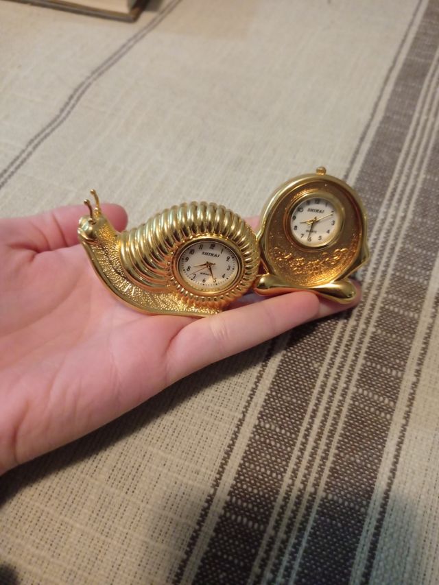 Relojes dorados metal pequeños