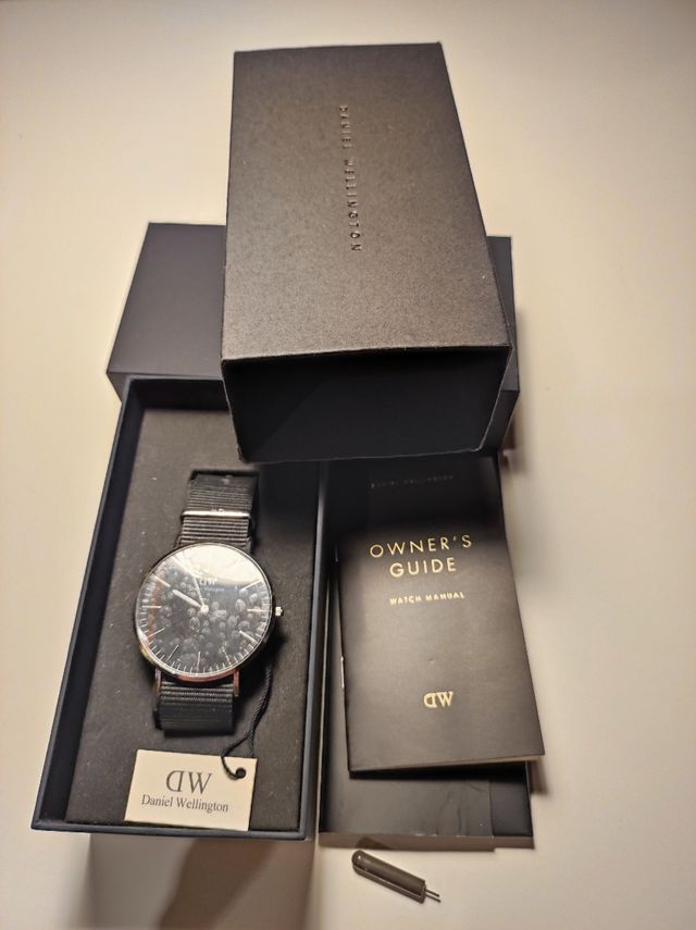 Orologio Daniel Wellington nero nuovo 28 mm