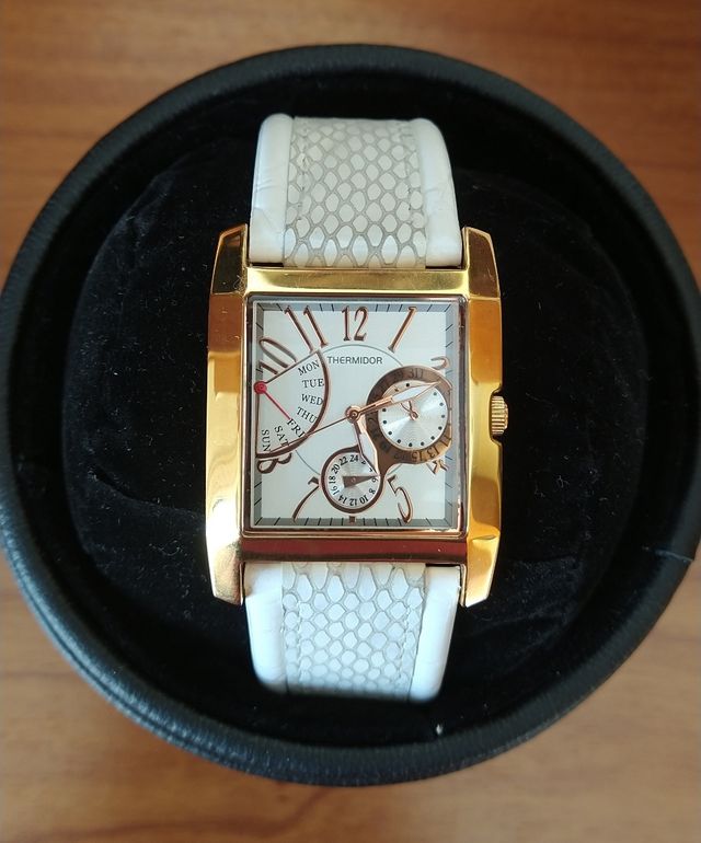 RELOJ