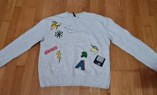 Sudadera de dibujos H&M con pelito por dentro.