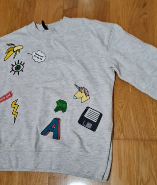 Sudadera de dibujos H&M con pelito por dentro.
