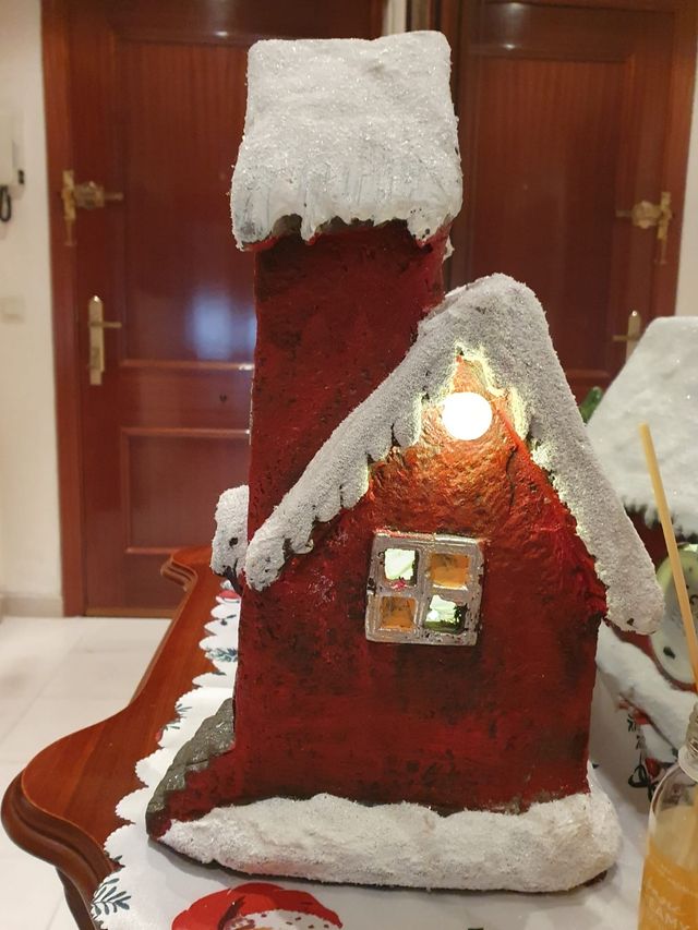 Casa Navideña con luz y música, a pilas