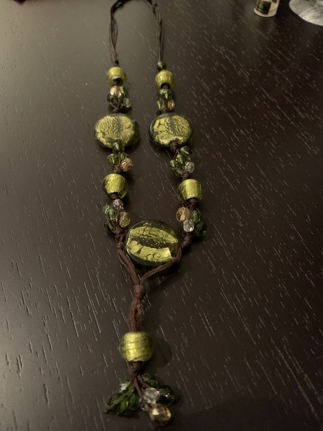 Collana con perle in vetro