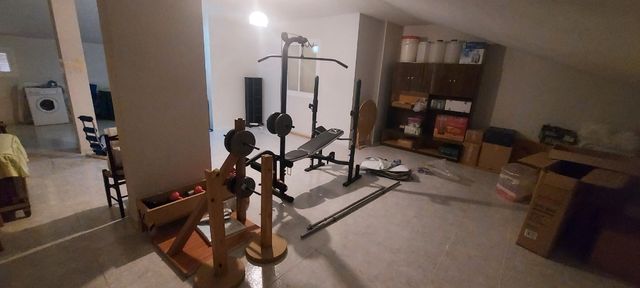 Banco pesas multifuncional.