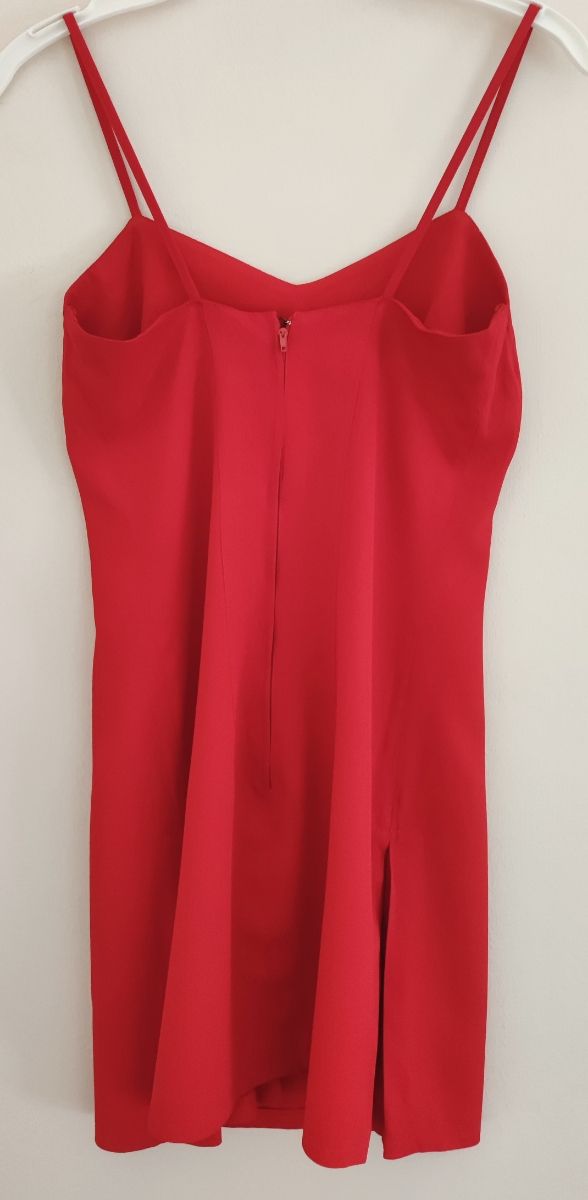 Miniabito da sera in crepe cady rosso.