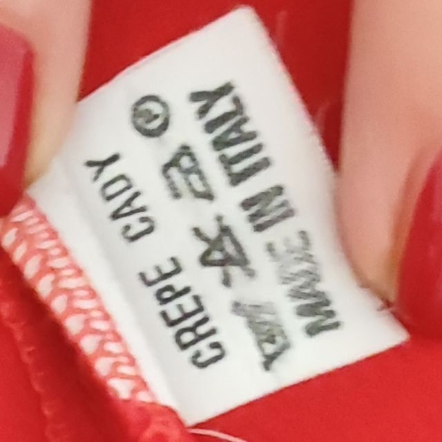 Miniabito da sera in crepe cady rosso.