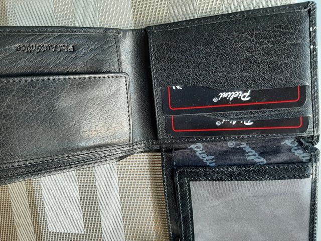 Cartera-billetera caballero en piel.