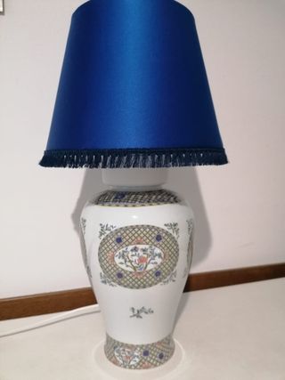 Lampada in fine porcellana