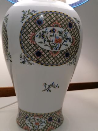 Lampada in fine porcellana