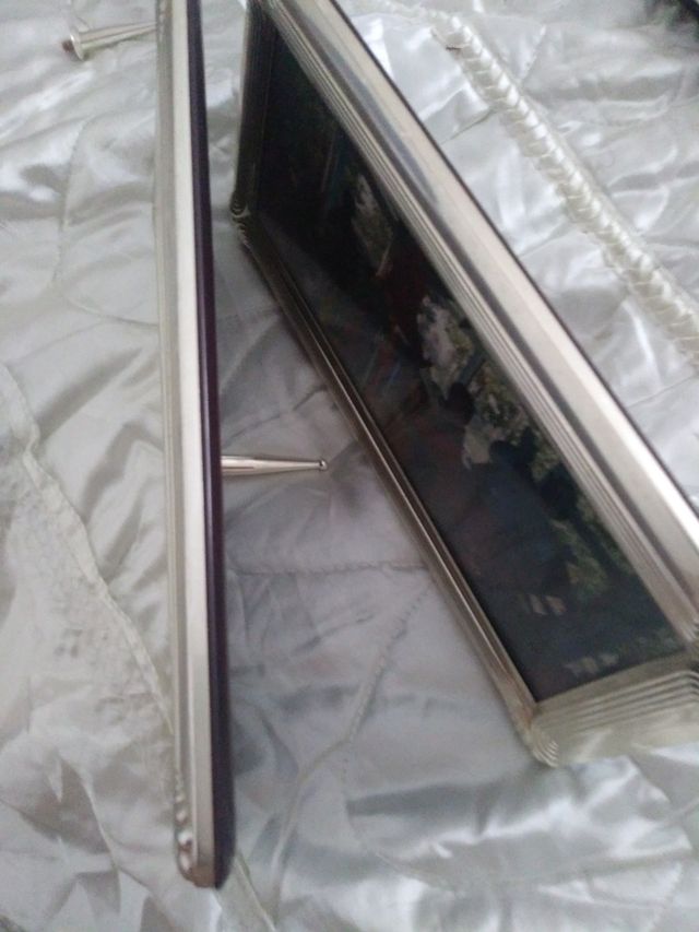 Vendo Cornice in Argento con piedistallo