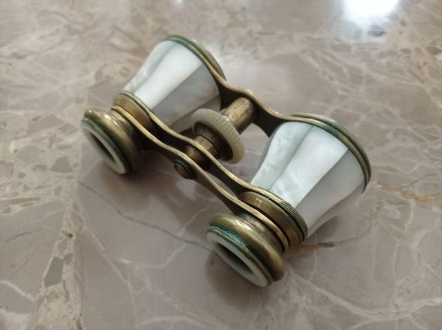 Antiguos prismáticos binoculares de nácar