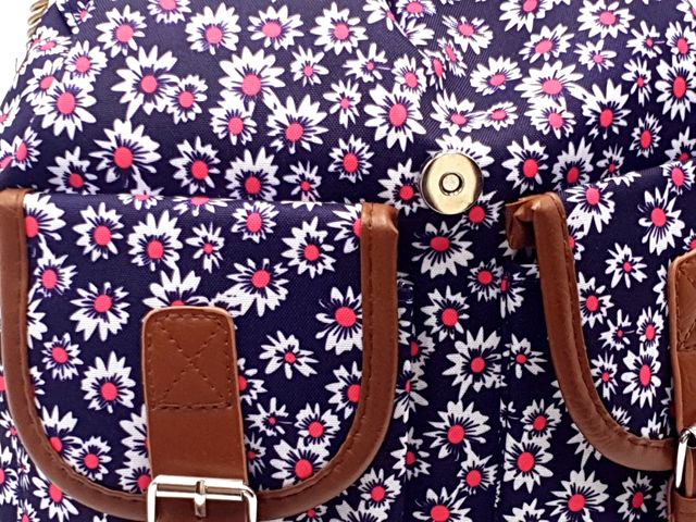 Bolso mochila estampado Margaritas.