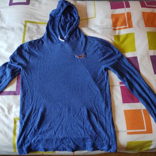 Sudadera fina Hollister.