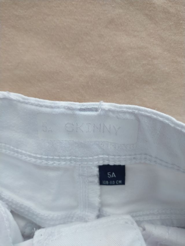 Pantalón vaquero niña KIABI