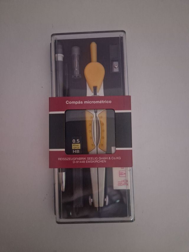 compás con accesorios (2 FOTOS)