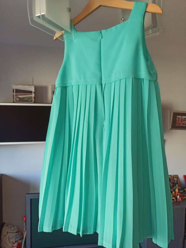 vestido verde tirantes T. 7-8 años