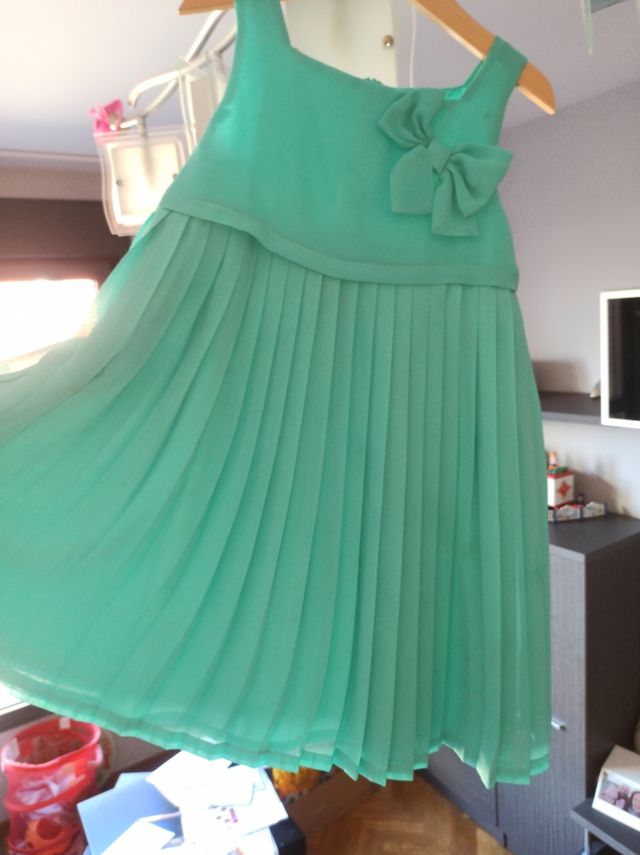 vestido verde tirantes T. 7-8 años