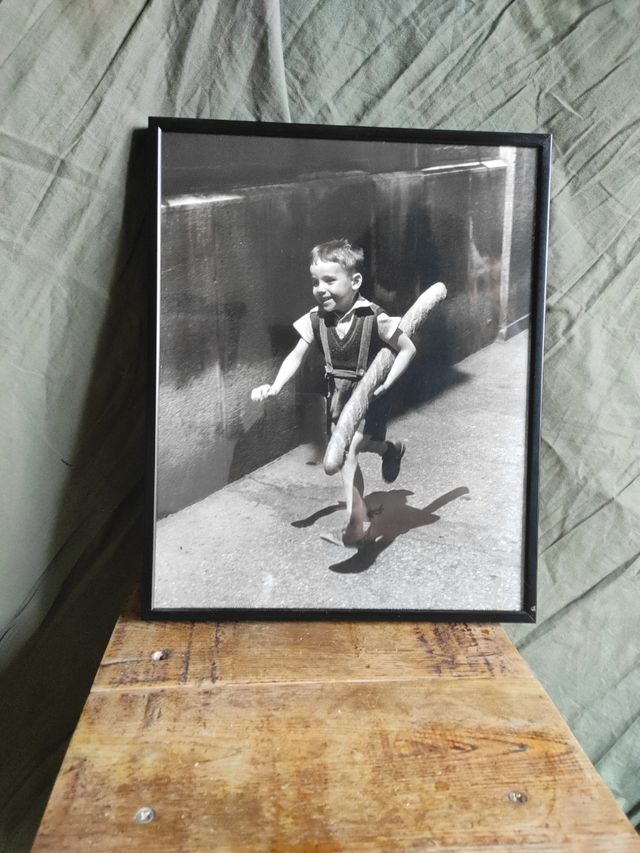 cuadro niño con pan