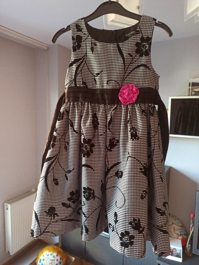 Vestido blanco y negro con detalle rosa talla 8