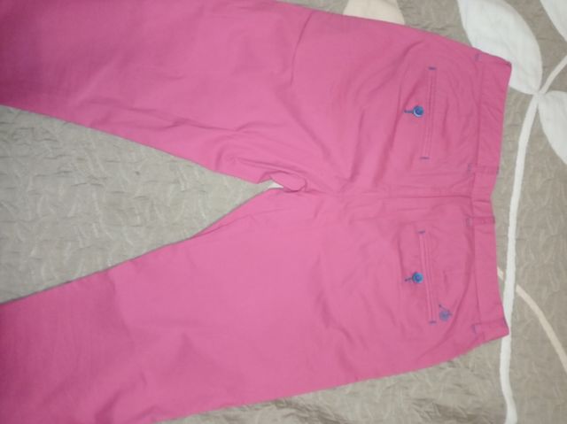 pantalón chino fucsia