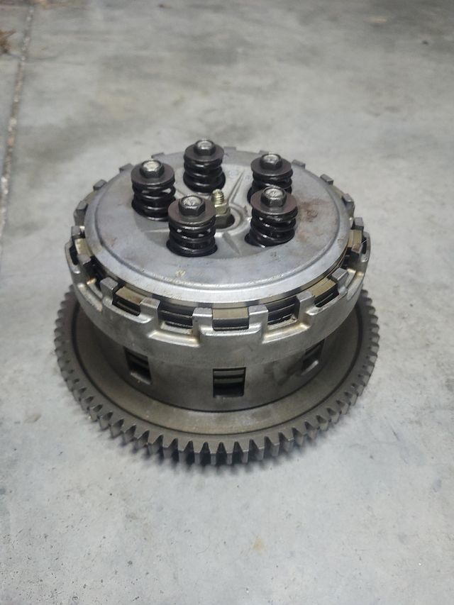 Campana embrague suzuki gsr 600