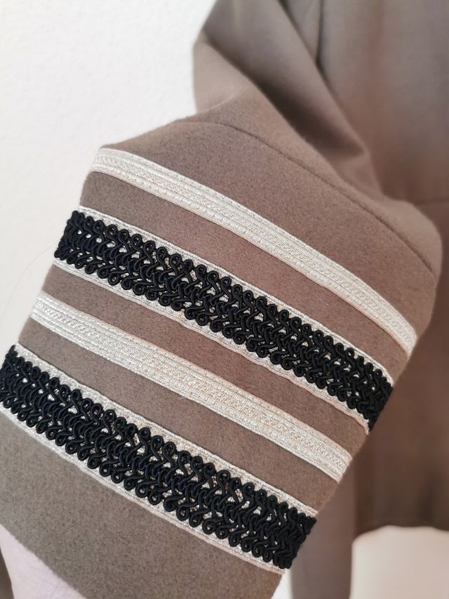 Abrigo chica talla XL de Elogy.