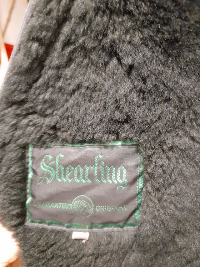 Abrigo piel auténtica por dentro y por fuera.