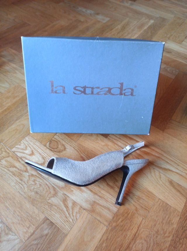 Sandalias blanco roto con plateado talla 38