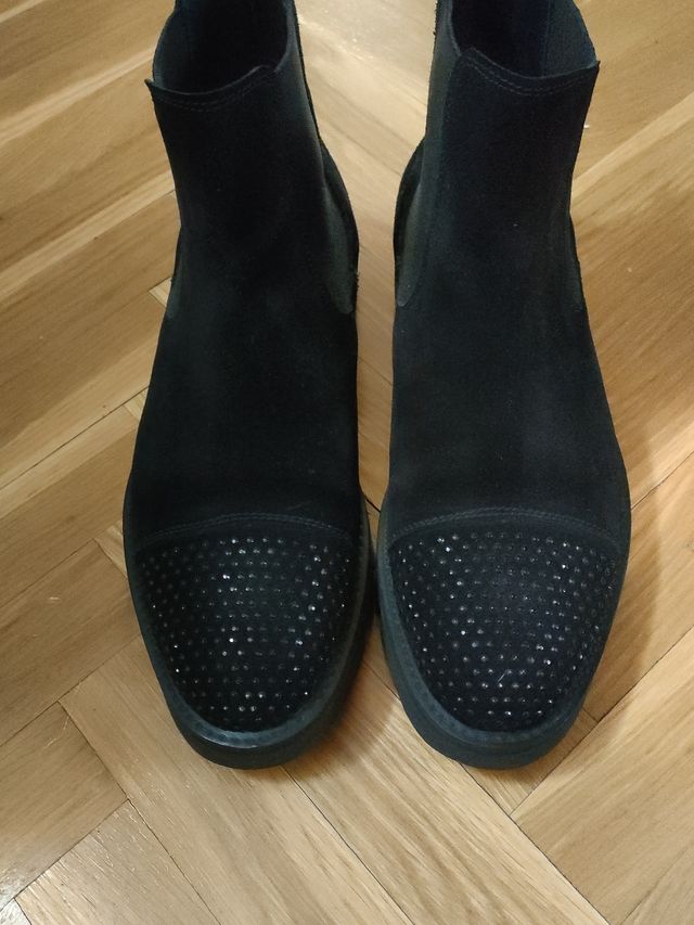 botines negros Pertini