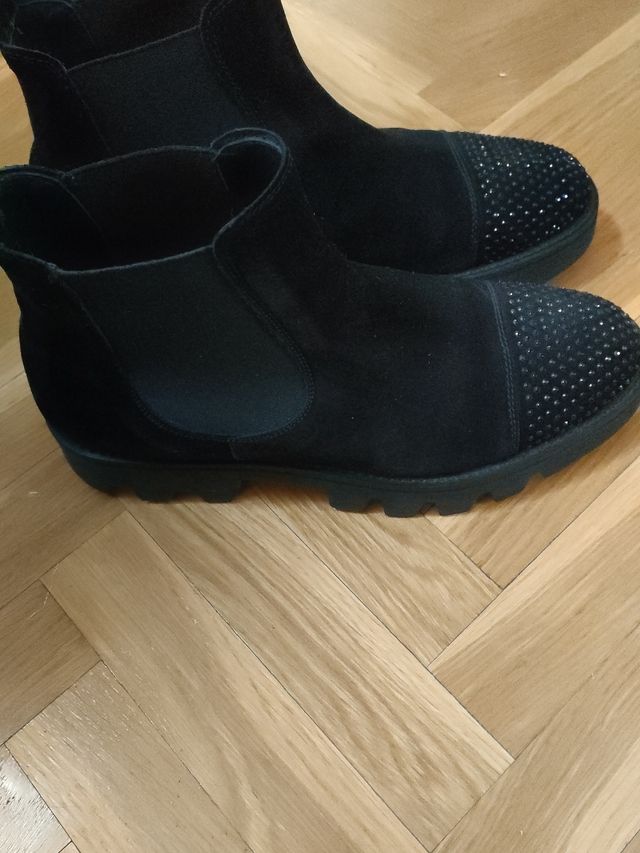 botines negros Pertini